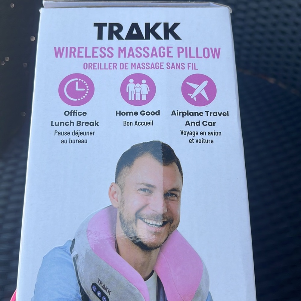 TRAKK WIRELESS MASSAGE TRAVEL PILLOW